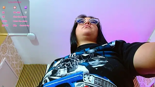 Snapshot of martinna_tay chatting on 06.18.26 martinna tay online show from 06.18.26