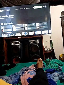 Snapshot of Akonam3000 chatting on 10.28.25 Akonam3000 online show from 10.28.25