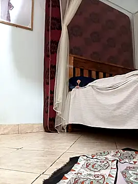 LOVELY-2BERRY online show from 12.17.25