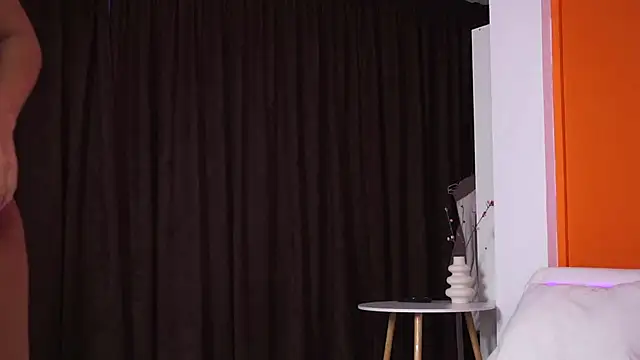 LovingBlondie online show from 09.18.25