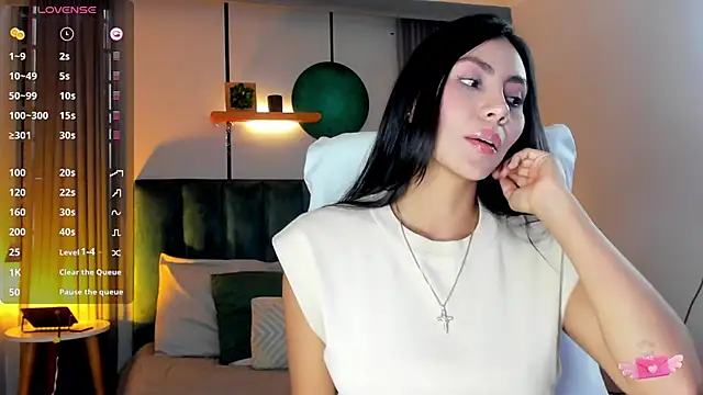 nichole bree  online show from 02.17.25