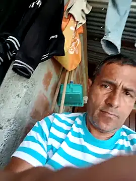 Snapshot of Janle_19c chatting on 12.14.25 Janle 19c online show from 12.14.25