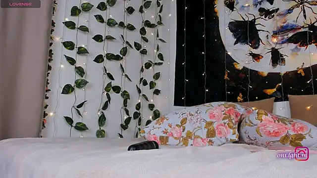 monikamelt online show from 05.25.26