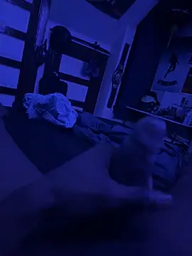 Snapshot of GersonGil1 chatting on 12.17.25 GersonGil1 online show from 12.17.25