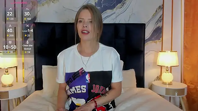 Snapshot of Laurablue chatting on 12.21.25 Laurablue online show from 12.21.25