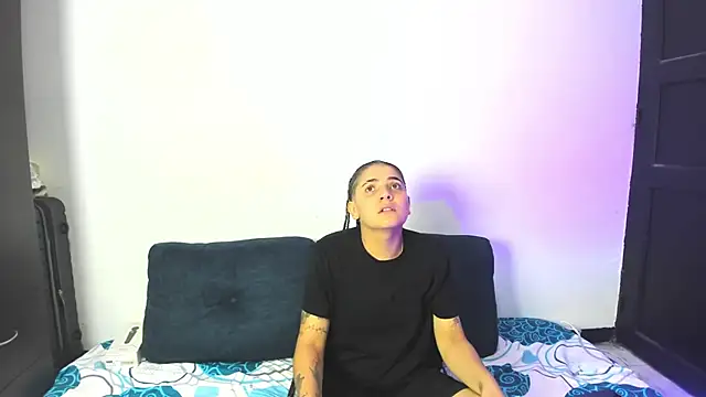 Snapshot of AndreaAndKarina chatting on 11.29.25 AndreaAndKarina online show from 11.29.25