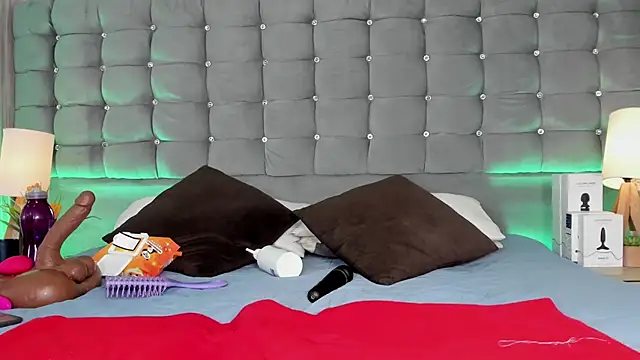 Snapshot of Poacahontasfg chatting on 10.04.25 Poacahontasfg online show from 10.04.25