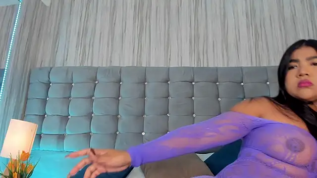 Snapshot of Poacahontasfg chatting on 10.27.25 Poacahontasfg online show from 10.27.25