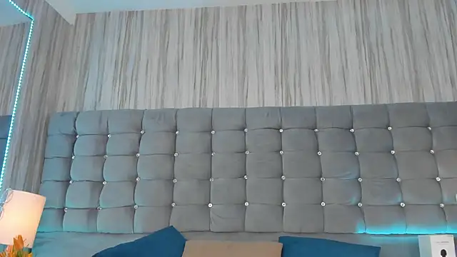 Snapshot of Poacahontasfg chatting on 11.04.25 Poacahontasfg online show from 11.04.25