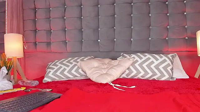 Snapshot of Poacahontasfg chatting on 11.08.25 Poacahontasfg online show from 11.08.25