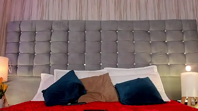 Snapshot of Poacahontasfg chatting on 11.17.25 Poacahontasfg online show from 11.17.25