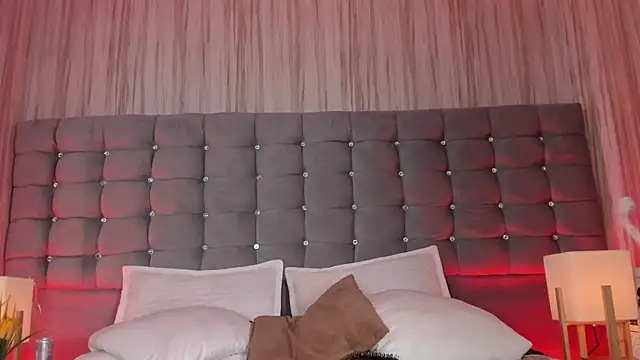 Snapshot of Poacahontasfg chatting on 11.24.25 Poacahontasfg online show from 11.24.25