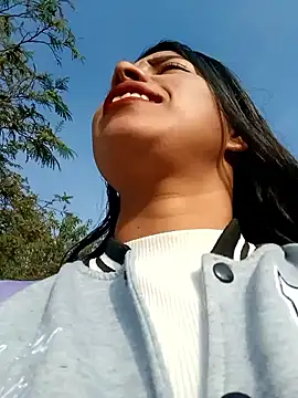 Snapshot of _andrea30 chatting on 02.19.25 andrea30 online show from 02.19.25