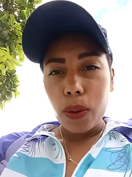 Snapshot of _andrea30 chatting on 02.21.25 andrea30 online show from 02.21.25