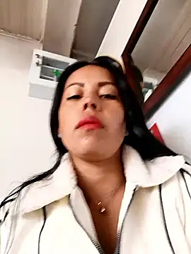 Snapshot of _andrea30 chatting on 11.21.25 andrea30 online show from 11.21.25