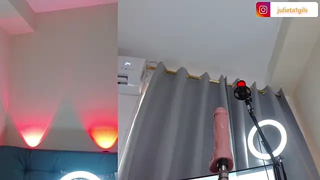 Snapshot of Juliet_dolce chatting on 10.01.25 Juliet dolce online show from 10.01.25