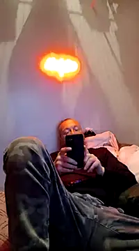 Snapshot of deepinnnnn chatting on 03.19.25 deepinnnnn online show from 03.19.25