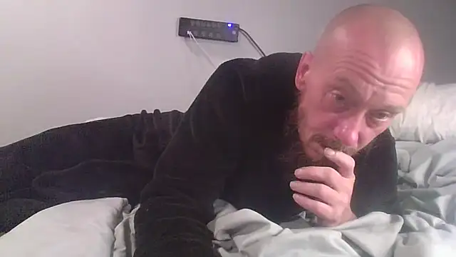 Snapshot of deepinnnnn chatting on 10.23.25 deepinnnnn online show from 10.23.25