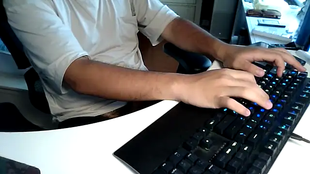 Snapshot of big-pig chatting on 10.04.25 big-pig online show from 10.04.25