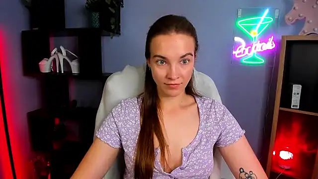 Snapshot of kenzie_x chatting on 09.18.25 kenzie x online show from 09.18.25