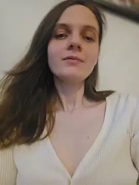 Snapshot of EllieDay chatting on 05.05.26 EllieDay online show from 05.05.26
