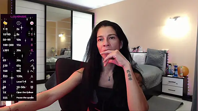 DelicateKiss online show from 11.26.25