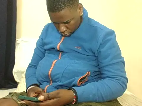 Snapshot of SexyTirries13 chatting on 10.11.25 SexyTirries13 online show from 10.11.25