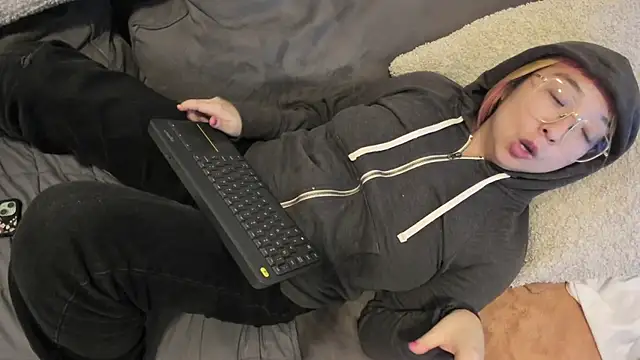 Snapshot of luxgray chatting on 12.10.24 luxgray online show from 12.10.24