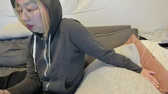 Snapshot of luxgray chatting on 12.13.24 luxgray online show from 12.13.24