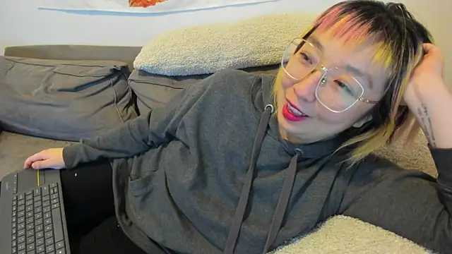 Snapshot of luxgray chatting on 01.21.25 luxgray online show from 01.21.25