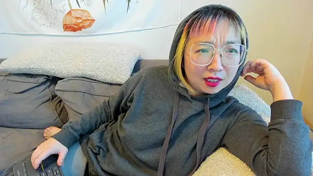 Snapshot of luxgray chatting on 01.30.25 luxgray online show from 01.30.25