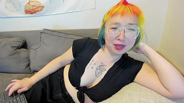 Snapshot of luxgray chatting on 03.18.25 luxgray online show from 03.18.25