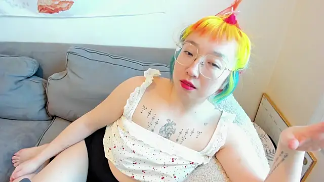 Snapshot of luxgray chatting on 03.18.25 luxgray online show from 03.18.25