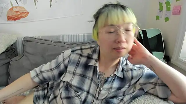 Snapshot of luxgray chatting on 06.03.26 luxgray online show from 06.03.26