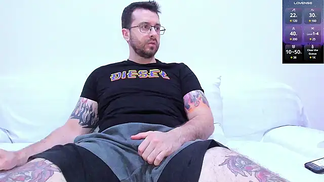 Snapshot of JayXCee_Official chatting on 12.28.24 JayXCee Official online show from 12.28.24