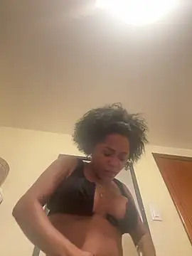 Snapshot of Noviostoxico chatting on 12.19.25 Noviostoxico online show from 12.19.25