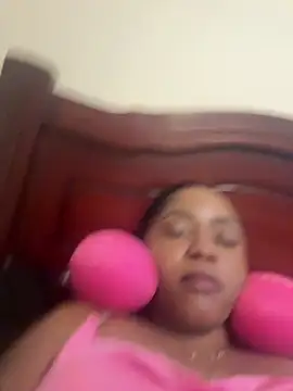 Snapshot of Noviostoxico chatting on 12.20.25 Noviostoxico online show from 12.20.25