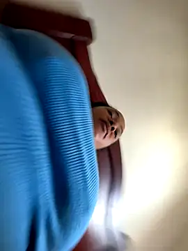 Snapshot of Noviostoxico chatting on 12.21.25 Noviostoxico online show from 12.21.25