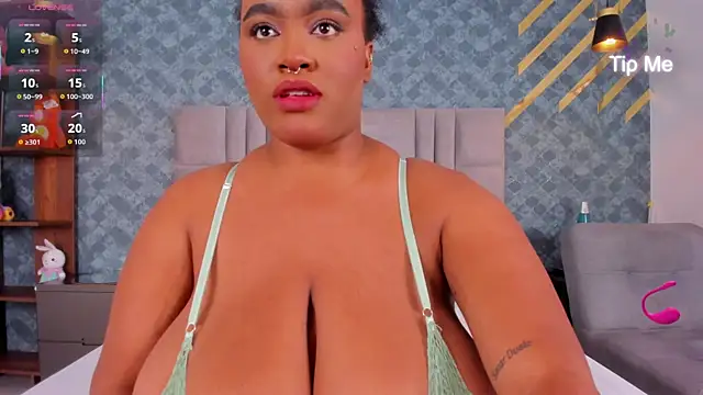 NiiaMoore online show from 12.22.25