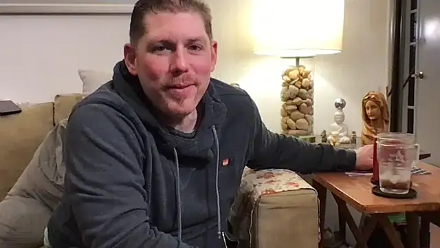 Snapshot of Rock_Pierce chatting on 10.28.25 Rock Pierce online show from 10.28.25