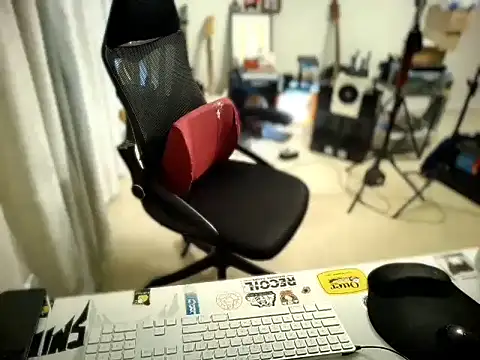 Snapshot of Rock_Pierce chatting on 11.04.25 Rock Pierce online show from 11.04.25