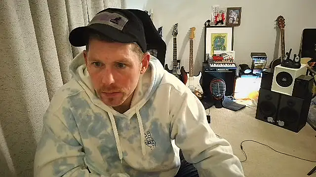 Snapshot of Rock_Pierce chatting on 11.09.25 Rock Pierce online show from 11.09.25