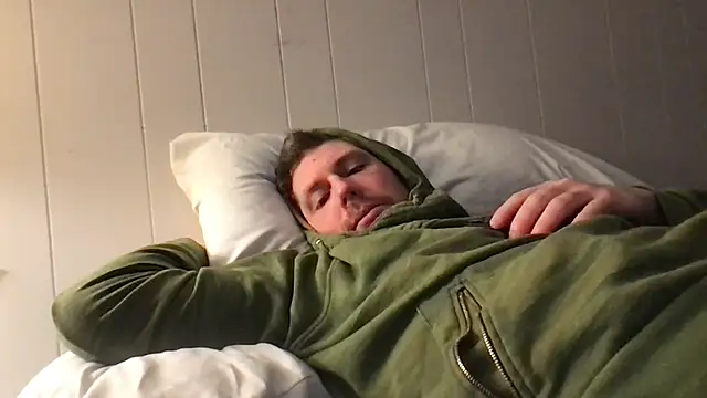 Snapshot of Rock_Pierce chatting on 11.10.25 Rock Pierce online show from 11.10.25