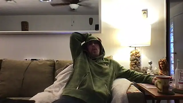 Snapshot of Rock_Pierce chatting on 11.11.25 Rock Pierce online show from 11.11.25