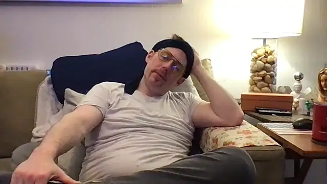 Snapshot of Rock_Pierce chatting on 11.17.25 Rock Pierce online show from 11.17.25