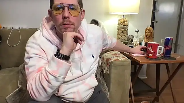 Snapshot of Rock_Pierce chatting on 11.18.25 Rock Pierce online show from 11.18.25