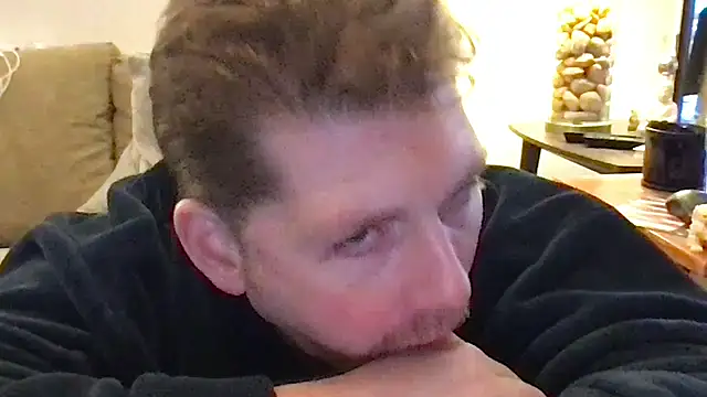 Snapshot of Rock_Pierce chatting on 11.28.25 Rock Pierce online show from 11.28.25