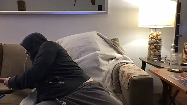 Snapshot of Rock_Pierce chatting on 12.01.25 Rock Pierce online show from 12.01.25