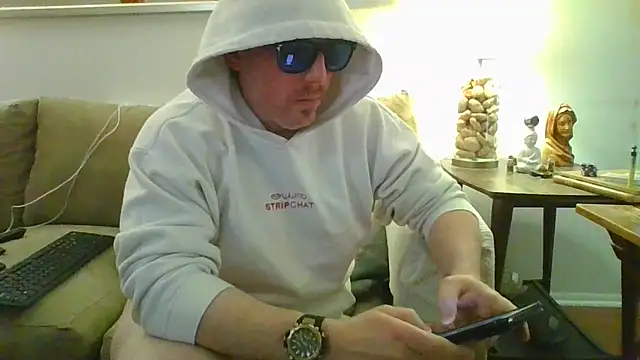 Snapshot of Rock_Pierce chatting on 05.14.26 Rock Pierce online show from 05.14.26