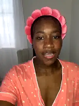 Snapshot of CoralHarrinson chatting on 12.14.25 CoralHarrinson online show from 12.14.25